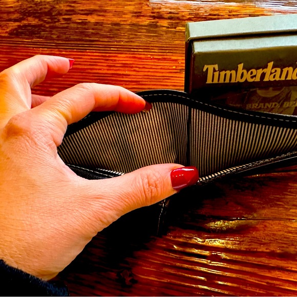 Timberland black leather wallet. - Picture 3 of 6